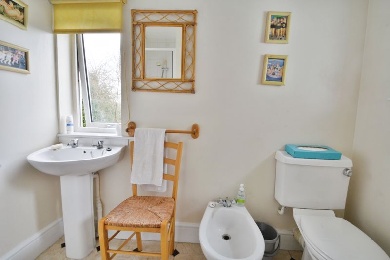Shower room- click for photo gallery